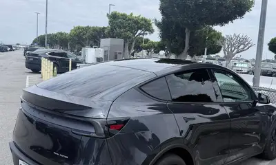 2026 Tesla Model Y Premium (Black)