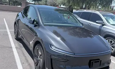 2026 Tesla Model Y Premium (Black)