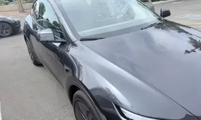2026 Tesla Model Y Premium (Black)