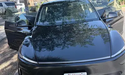 2026 Tesla Model Y Premium (Black)