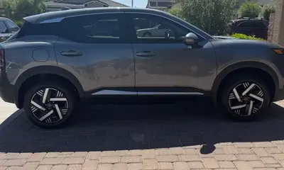 2025 Nissan Kicks Gray