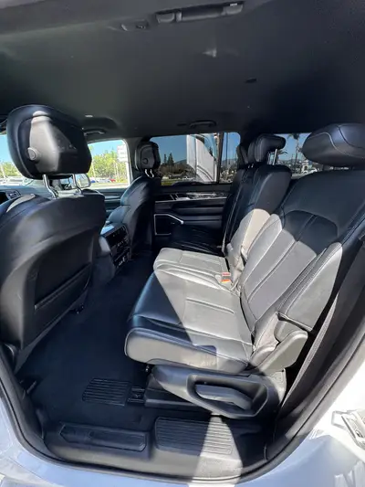 2022 Jeep Wagoneer